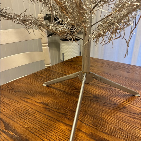 Vintage Pompom Aluminum Christmas Tree - Picture 4 of 13